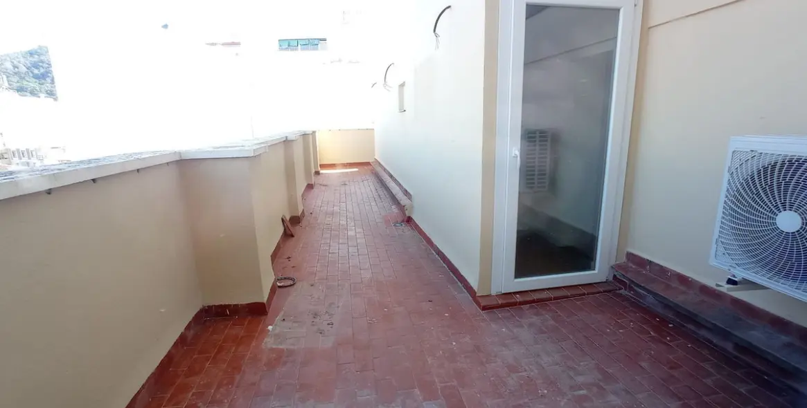 Sale of middle floor apartment in Málaga Centro 2