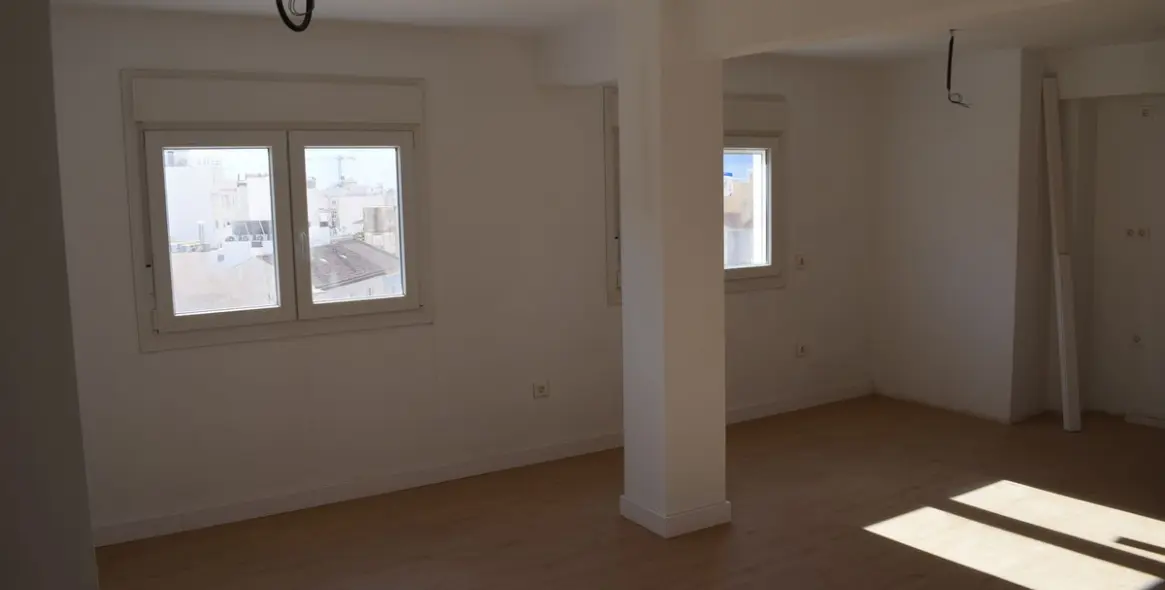 Sale of middle floor apartment in Málaga Centro 3