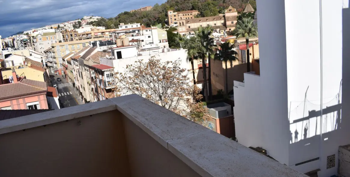 Sale of middle floor apartment in Málaga Centro 8