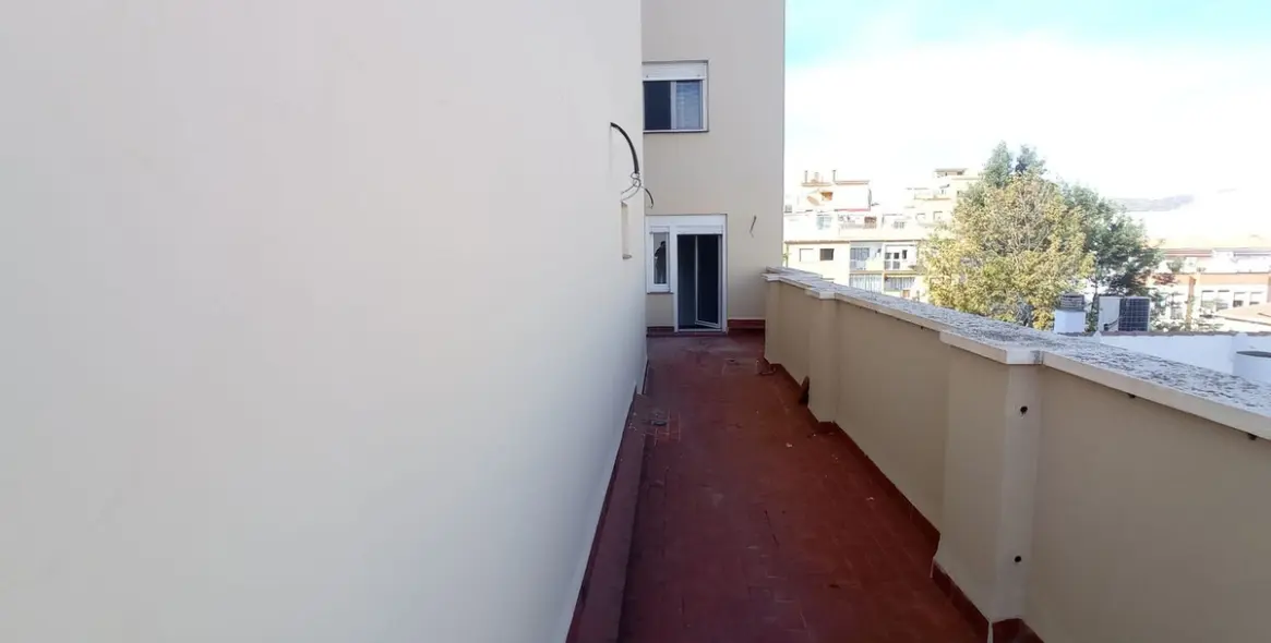 Sale of middle floor apartment in Málaga Centro 15
