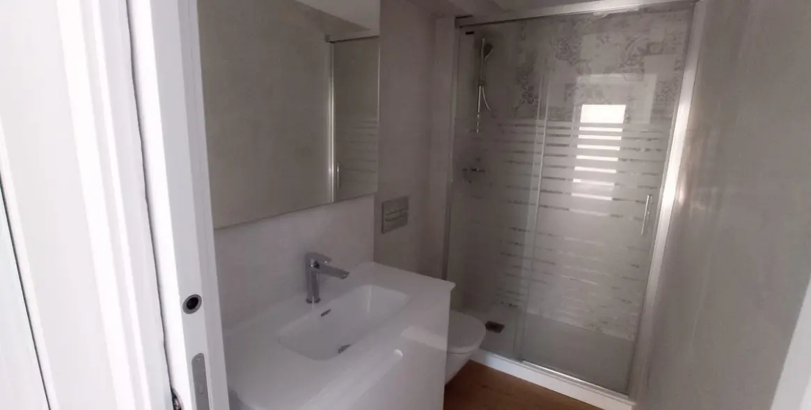 Sale of middle floor apartment in Málaga Centro 16