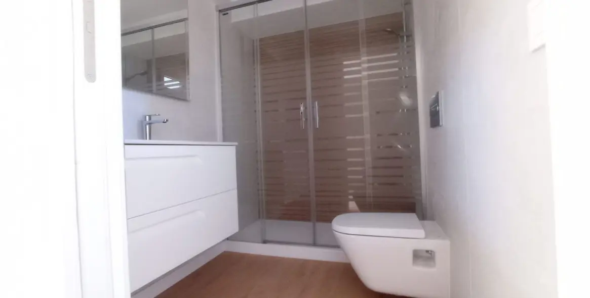 Sale of middle floor apartment in Málaga Centro 17