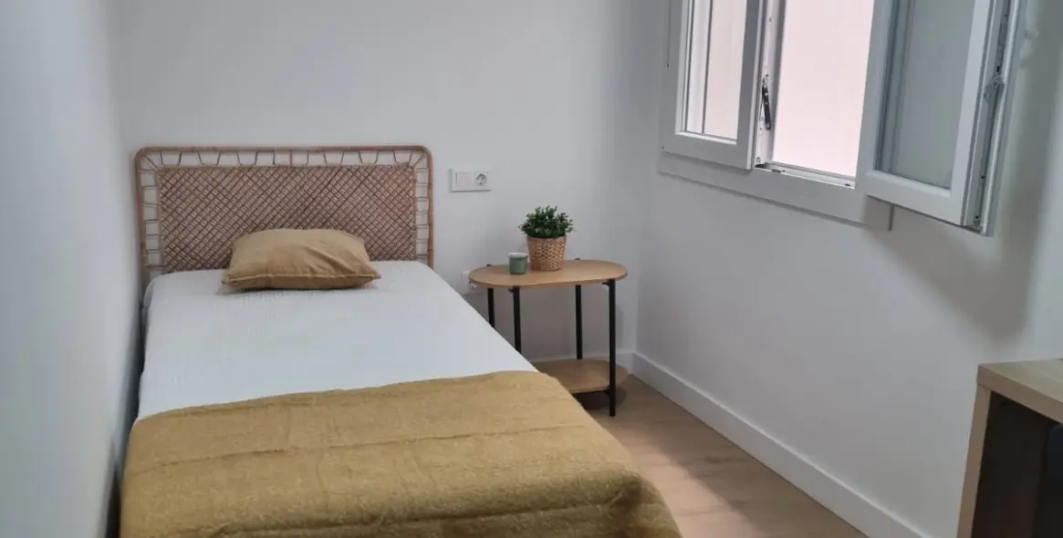 Sale of middle floor apartment in Málaga Centro 18
