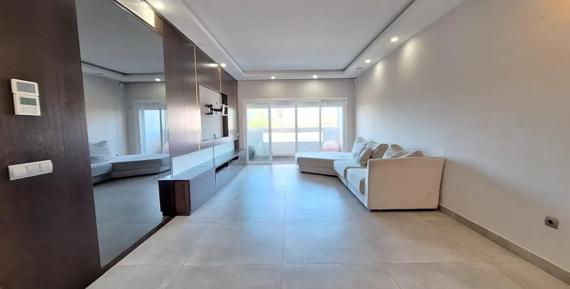 Продажа апартаментов на среднем этаже в Bel Air 4