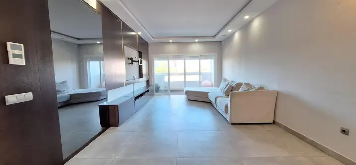 Sale of middle floor apartment in Bel Air 3