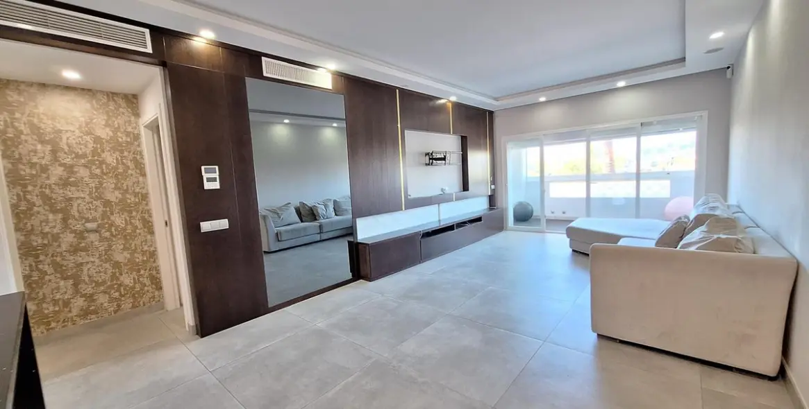 Продажа апартаментов на среднем этаже в Bel Air 5