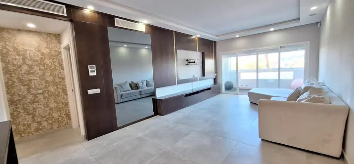 Sale of middle floor apartment in Bel Air 4