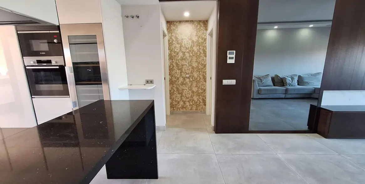 Продажа апартаментов на среднем этаже в Bel Air 6