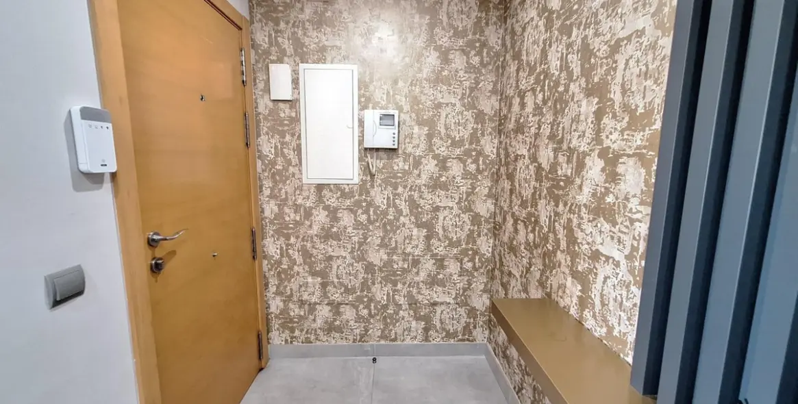 Продажа апартаментов на среднем этаже в Bel Air 7