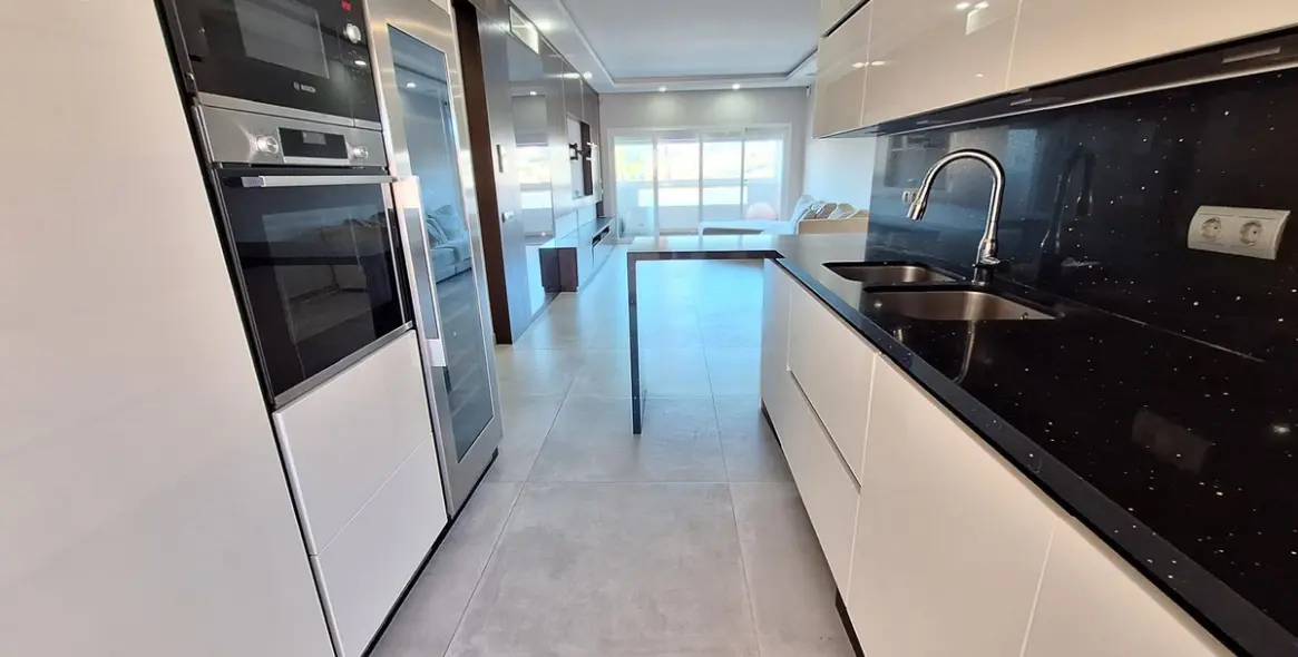 Продажа апартаментов на среднем этаже в Bel Air 9