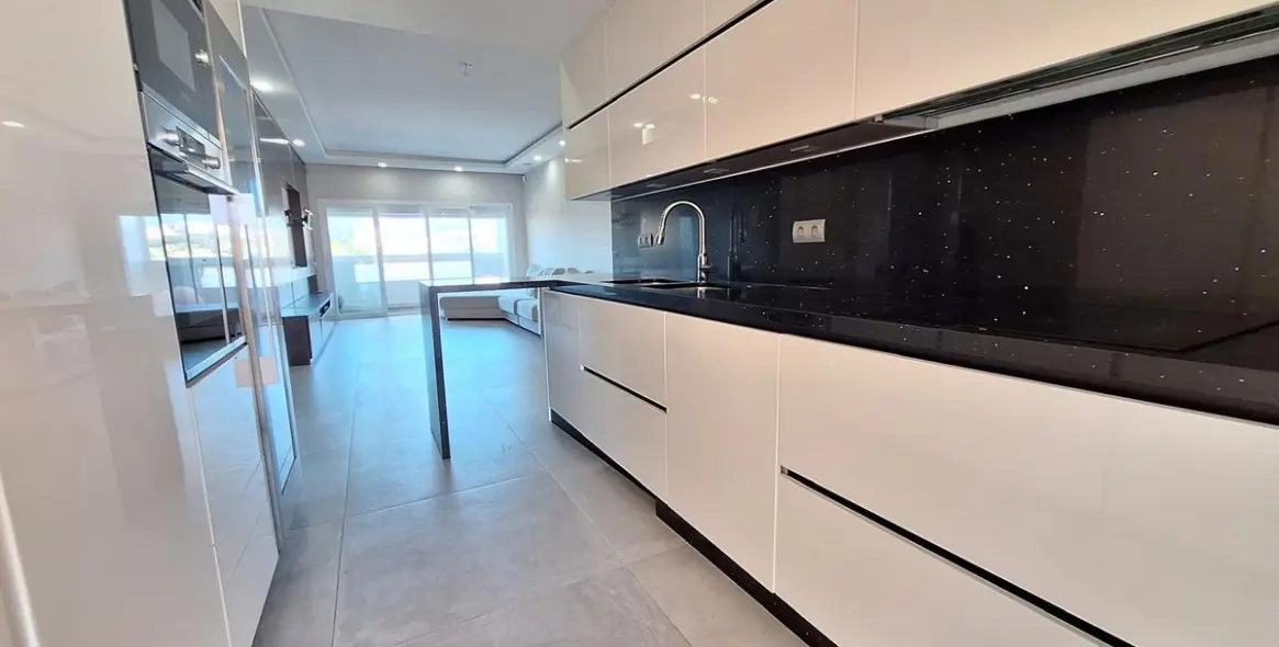 Продажа апартаментов на среднем этаже в Bel Air 10