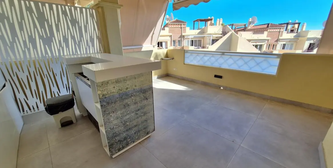 Продажа апартаментов на среднем этаже в Bel Air 13