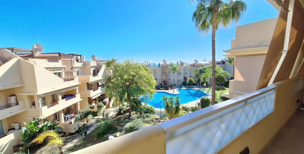 Продажа апартаментов на среднем этаже в Bel Air 14