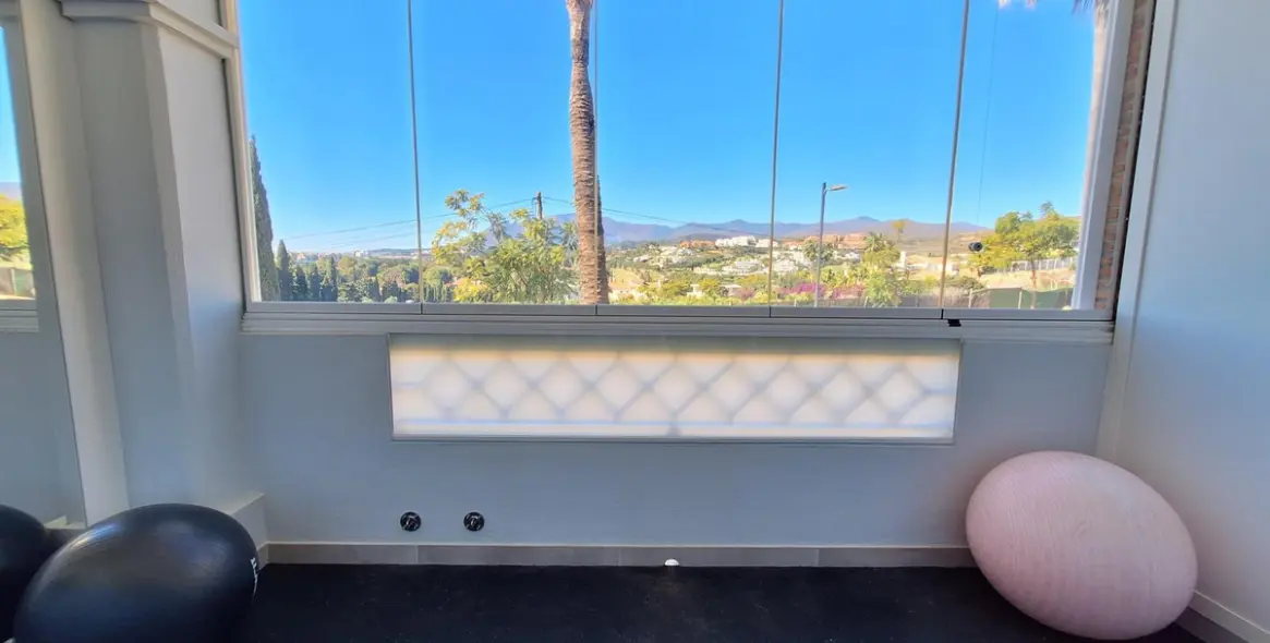 Продажа апартаментов на среднем этаже в Bel Air 15