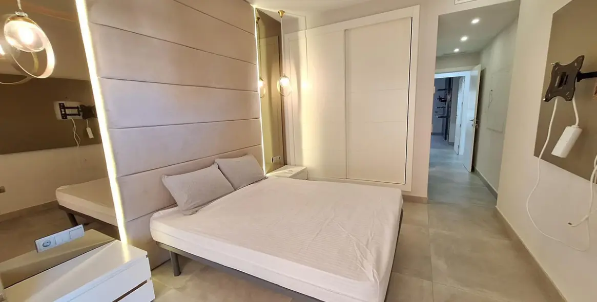 Продажа апартаментов на среднем этаже в Bel Air 17