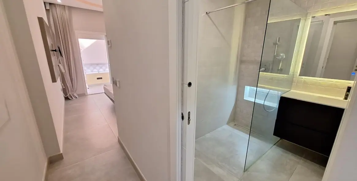 Продажа апартаментов на среднем этаже в Bel Air 20