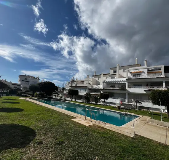 Sale of middle floor apartment in Río Real