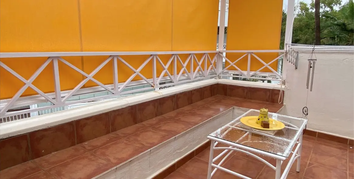 Venta de apartamento en planta media en Río Real 13