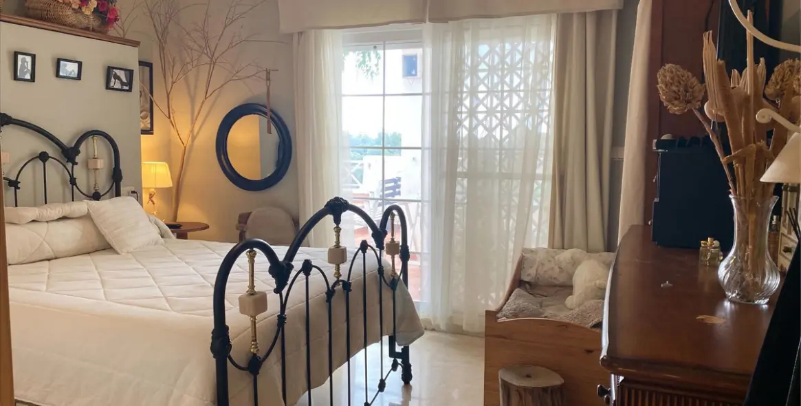 Venta de apartamento en planta media en Río Real 15