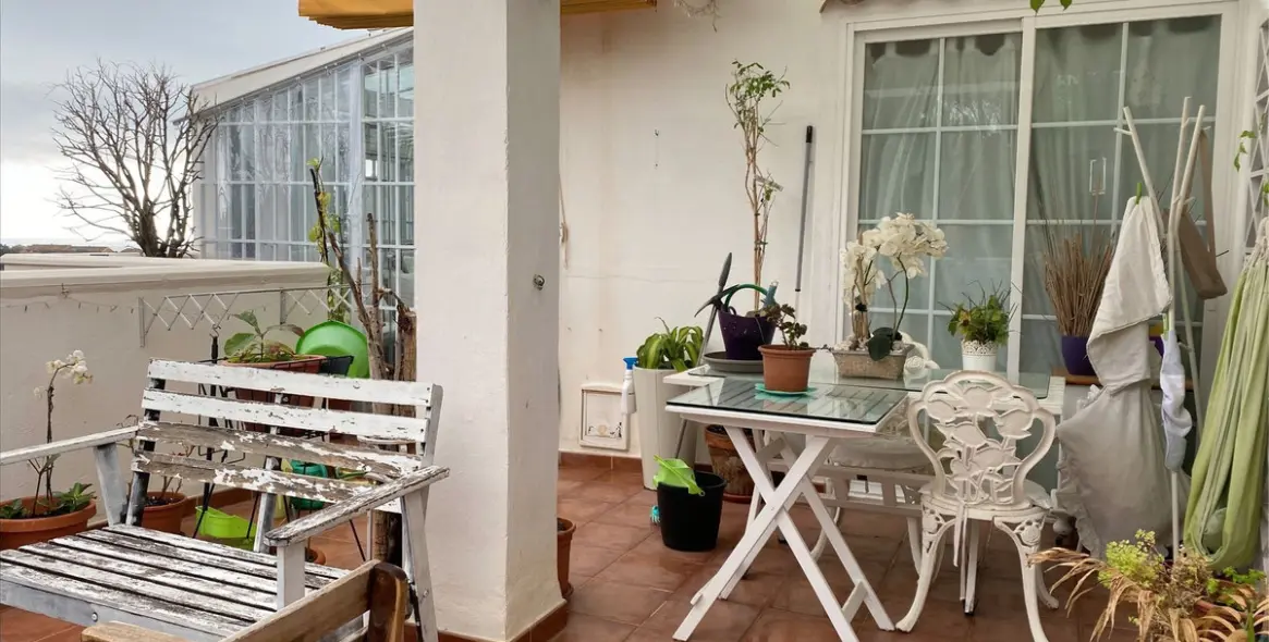 Venta de apartamento en planta media en Río Real 18