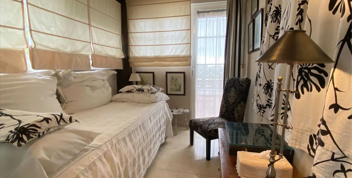 Venta de apartamento en planta media en Río Real 19