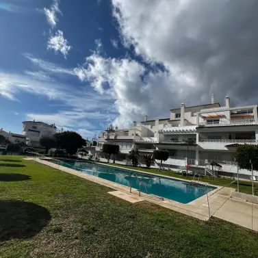 Продажа апартаментов на среднем этаже в Río Real