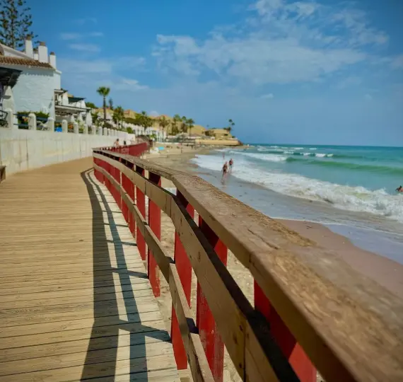 Продажа апартаментов на среднем этаже в Calahonda