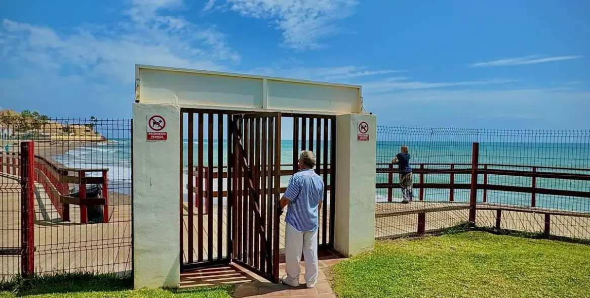 Venta de apartamento en planta media en Calahonda 22