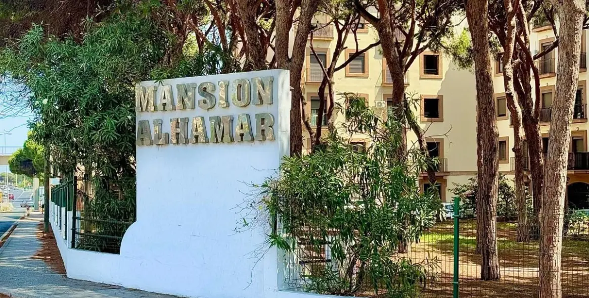 Venta de apartamento en planta media en Calahonda 26