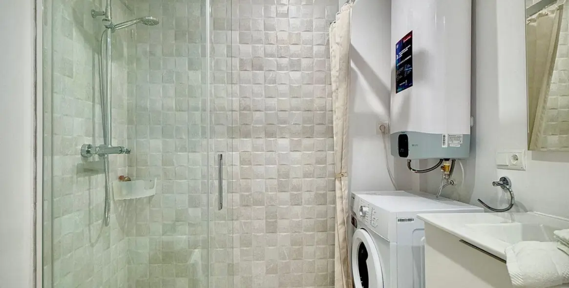 Venta de apartamento en planta media en Calahonda 31