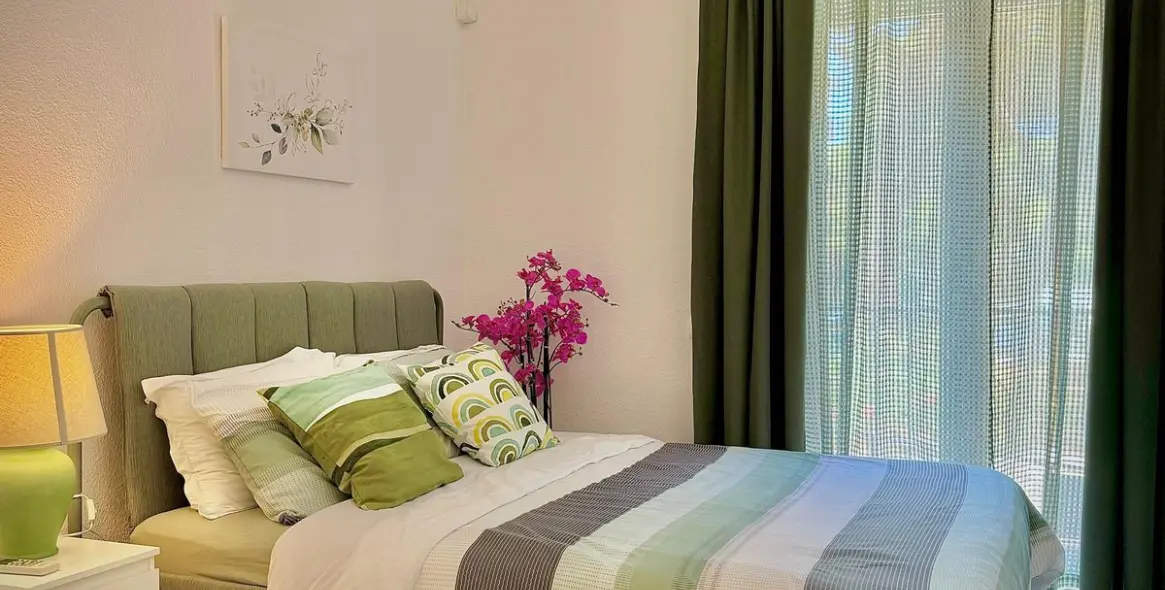 Venta de apartamento en planta media en Calahonda 33