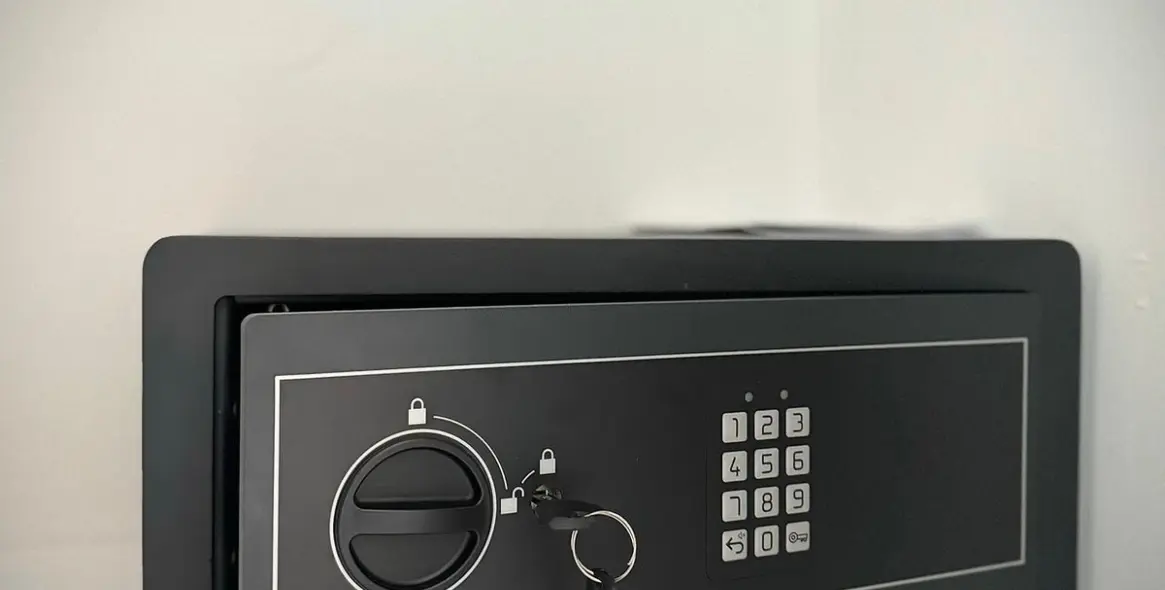 Venta de apartamento en planta media en Calahonda 38