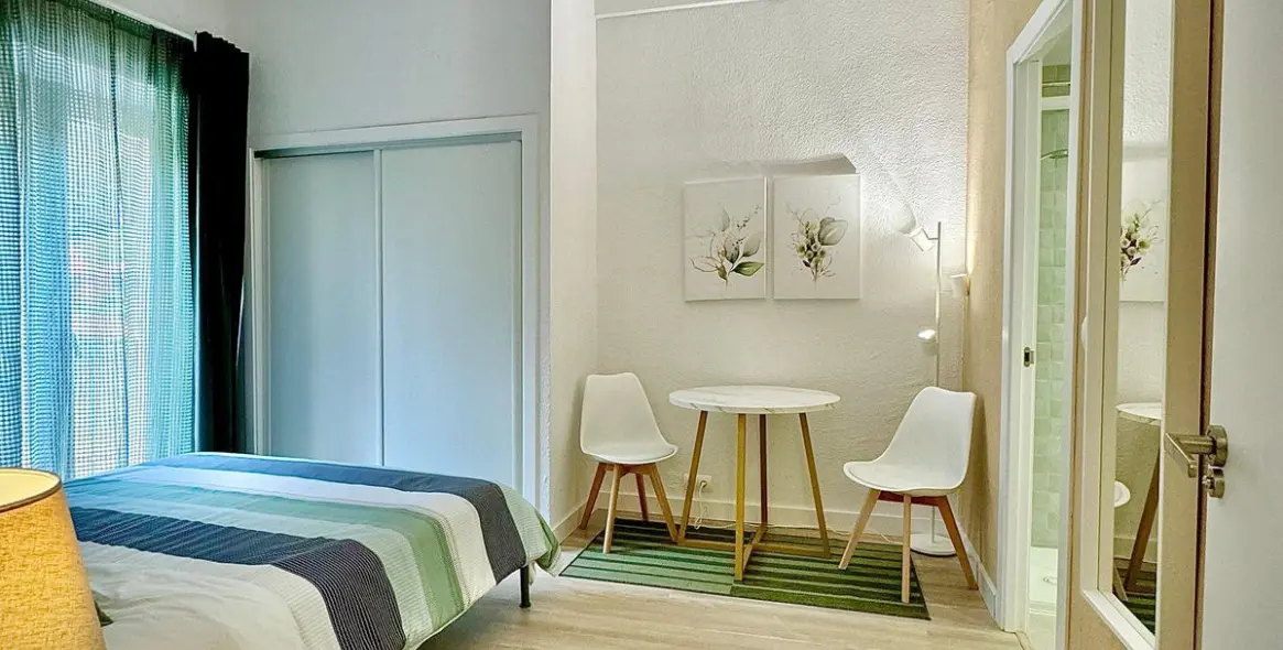 Venta de apartamento en planta media en Calahonda 40