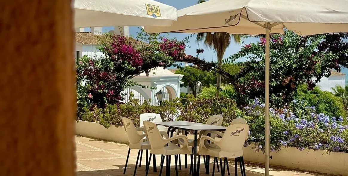 Venta de apartamento en planta media en Calahonda 47