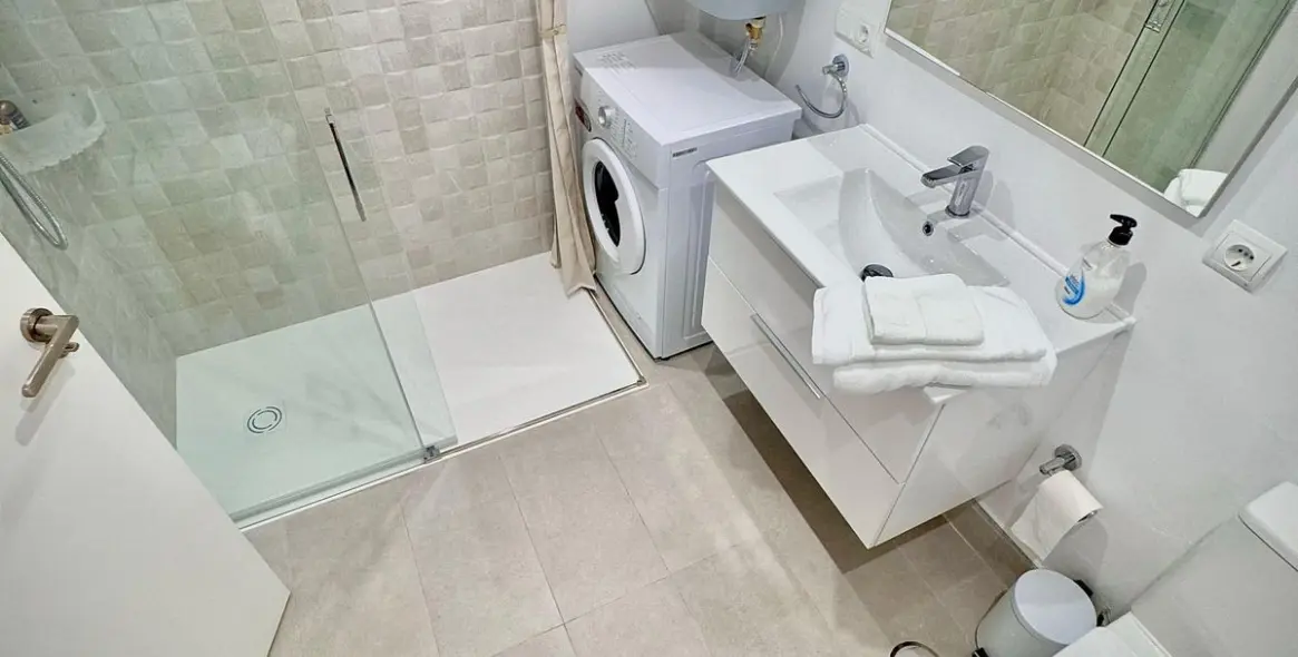 Venta de apartamento en planta media en Calahonda 48