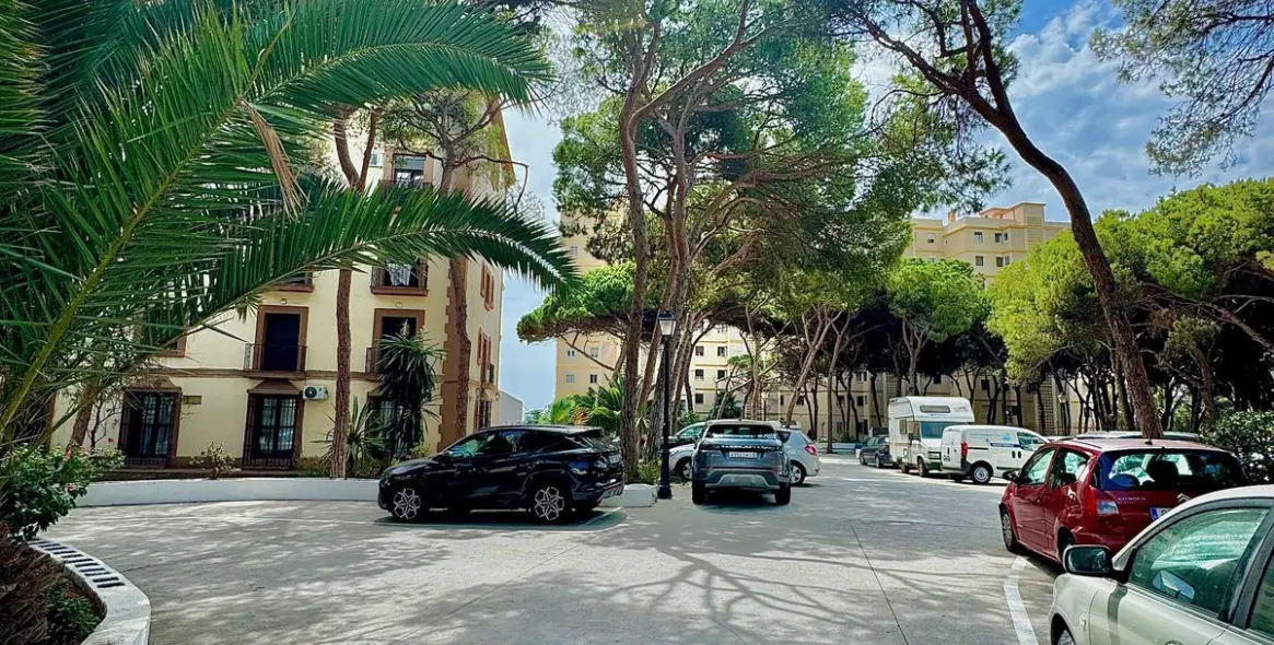 Venta de apartamento en planta media en Calahonda 54