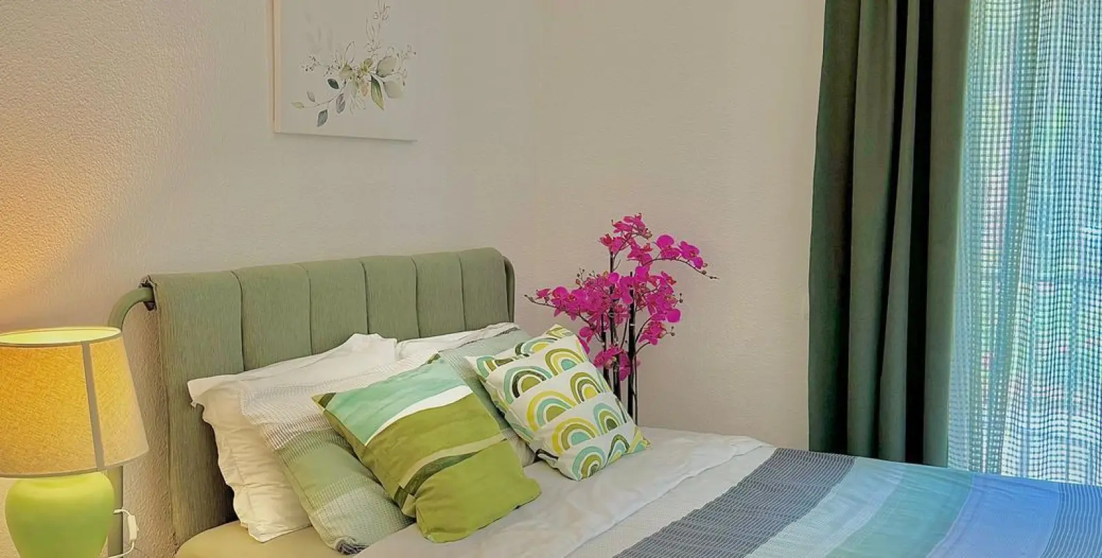 Sale of middle floor apartment in Calahonda 14