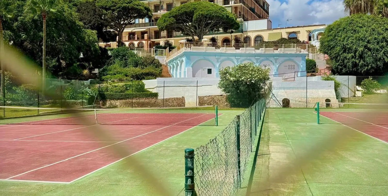 Sale of middle floor apartment in Calahonda 19