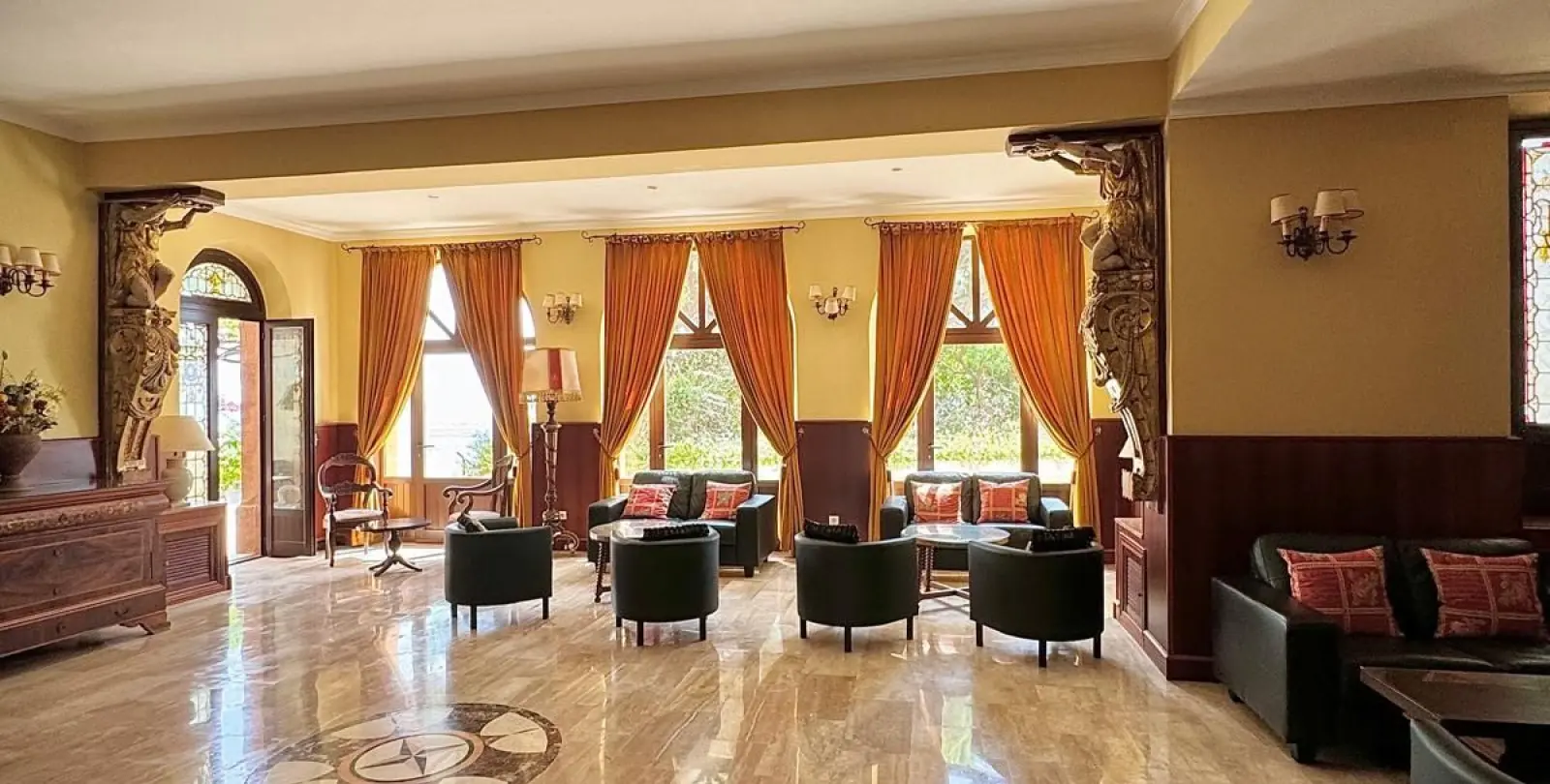 Sale of middle floor apartment in Calahonda 20