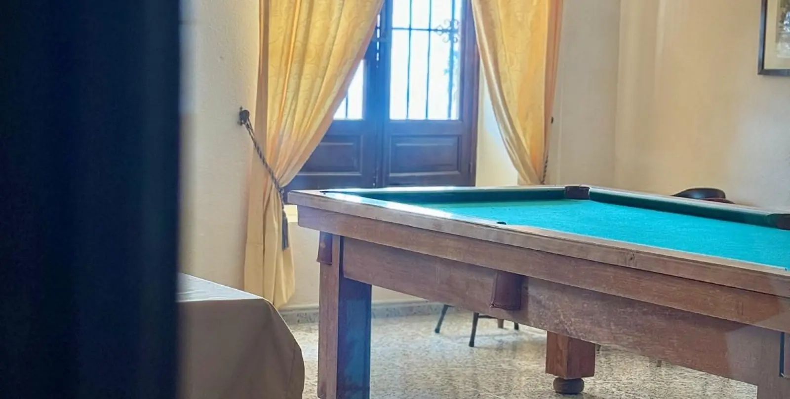 Sale of middle floor apartment in Calahonda 21