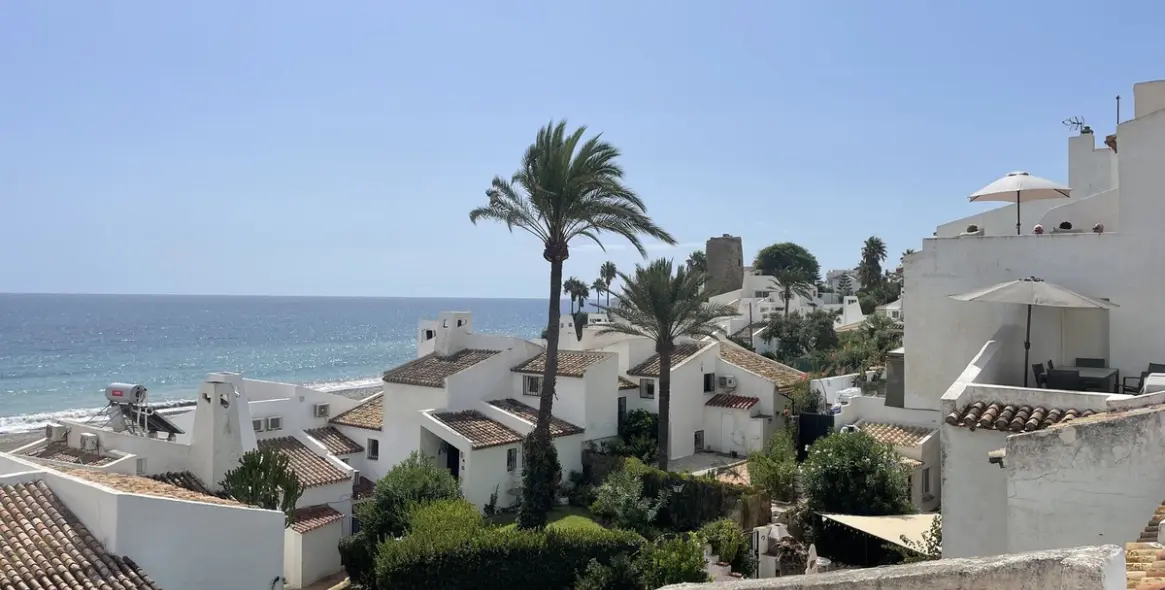 Sale of penthouse duplex in Estepona 1