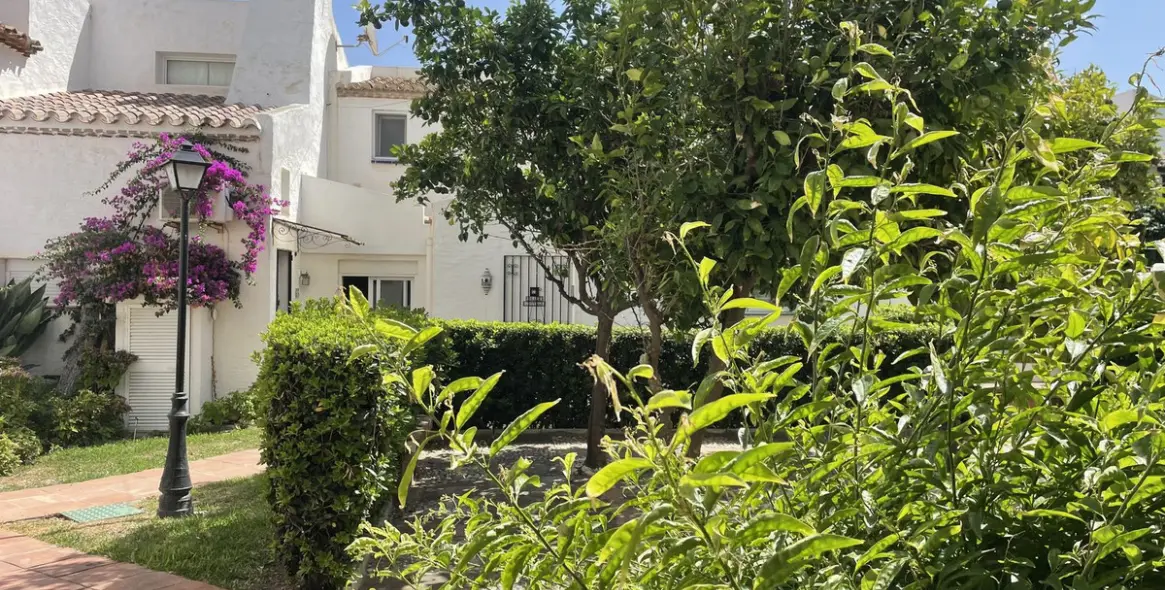 Sale of penthouse duplex in Estepona 18