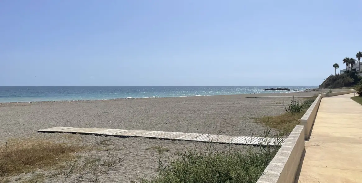 Sale of penthouse duplex in Estepona 19