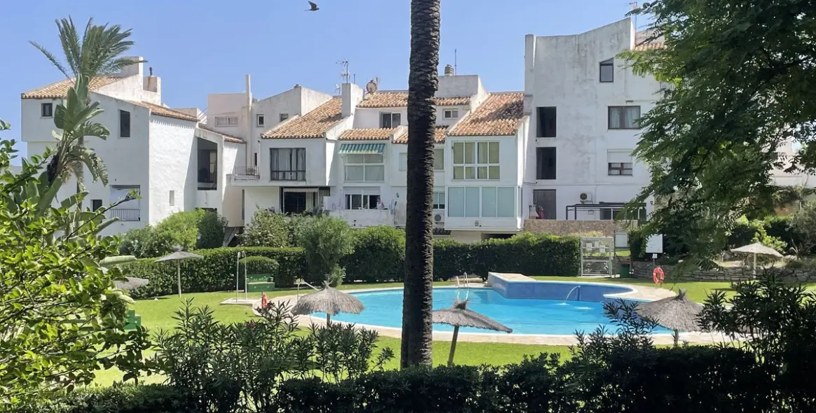Sale of penthouse duplex in Estepona 20
