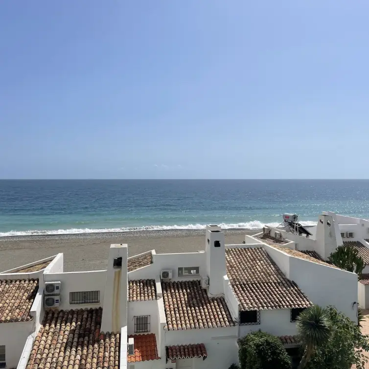 Venta de ático dúplex en Estepona