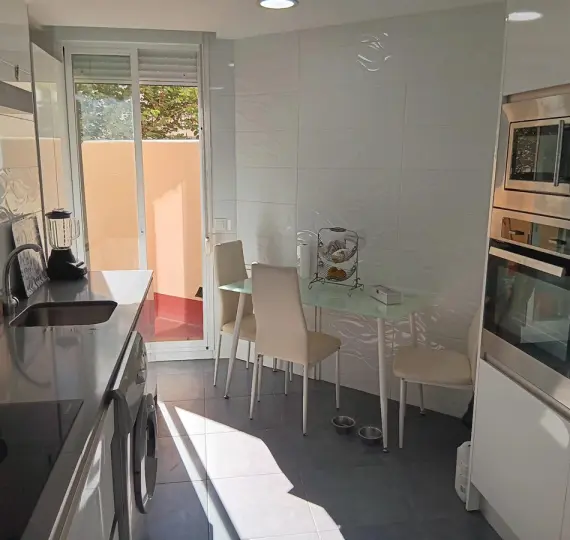 Апартаменты на первом этаже R4893448