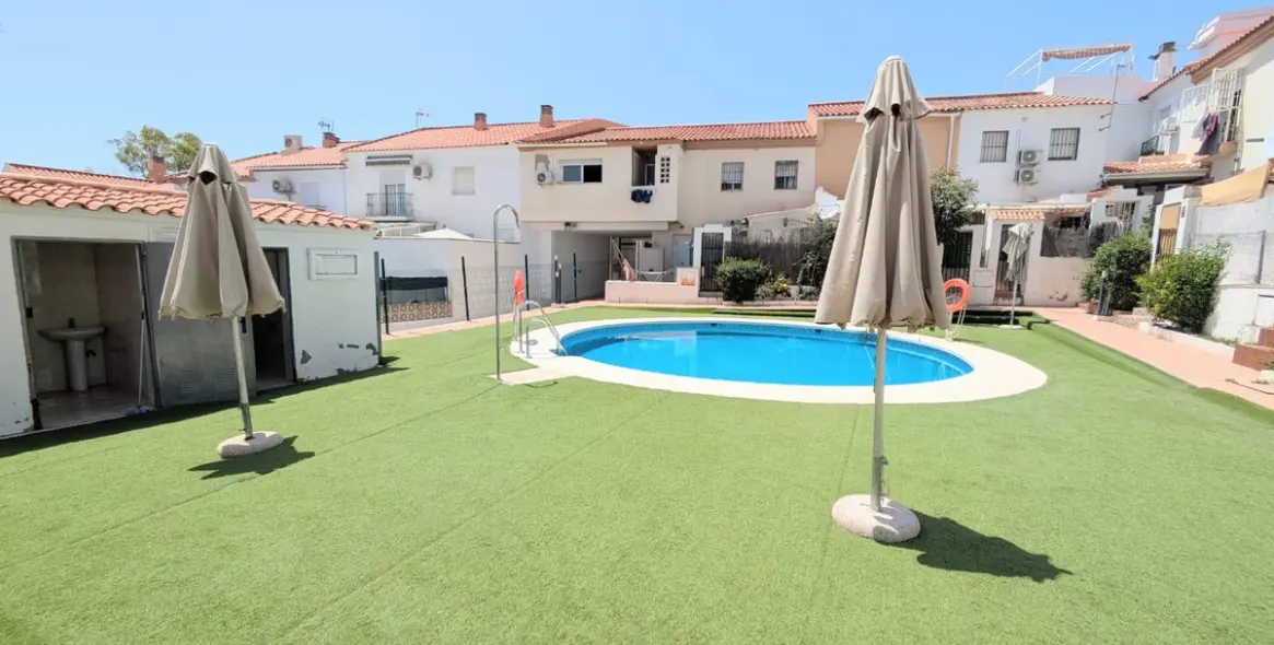 Sale of townhouse in El Pinillo 3