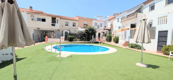 Sale of townhouse in El Pinillo 3