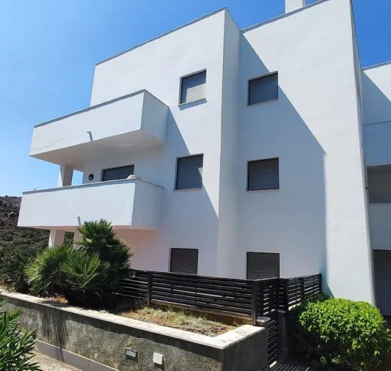 Продажа апартаментов на первом этаже в Manilva