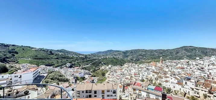 Sale of detached villa in Cómpeta 0